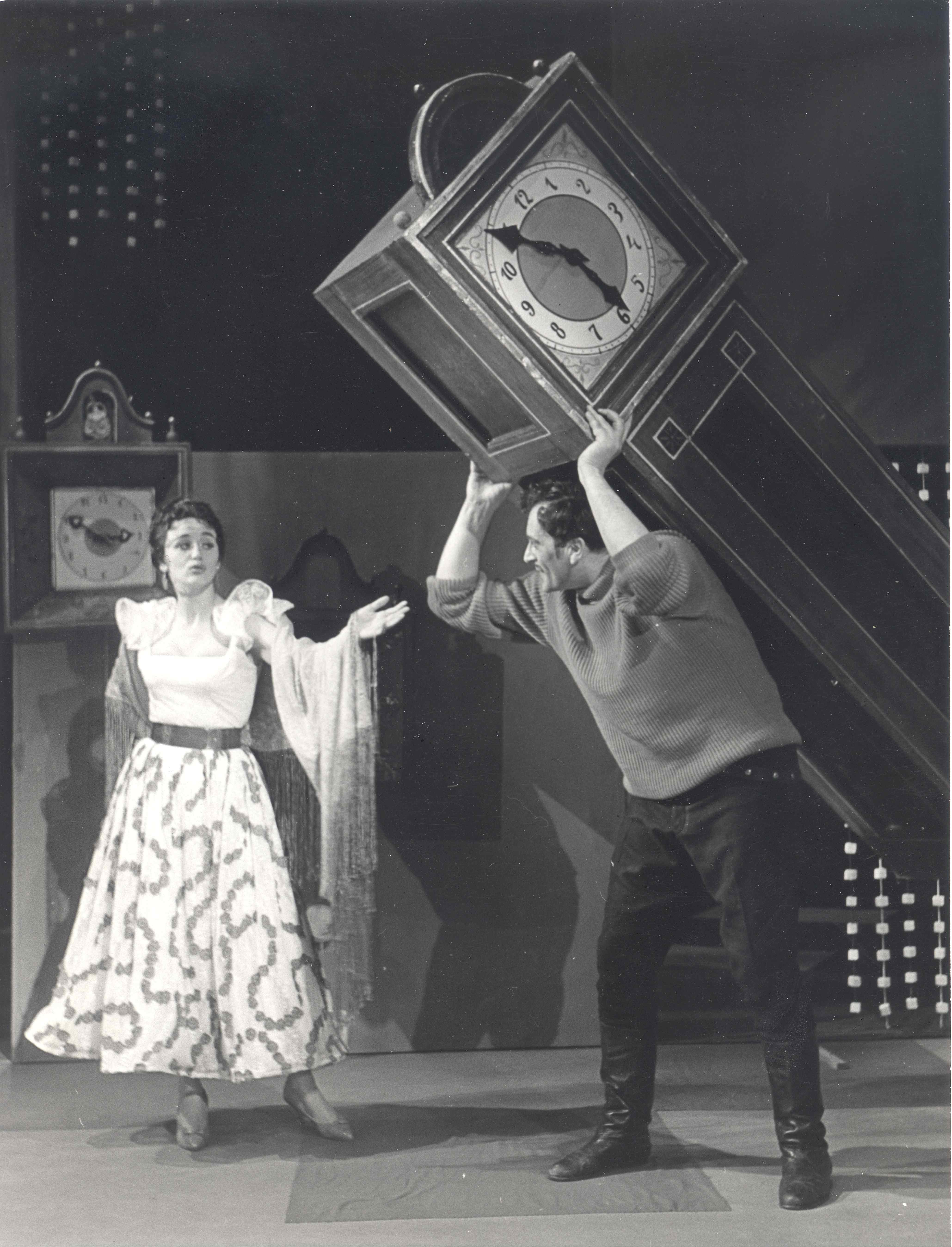 Maurice Ravel: Španielska hodinka, (SND, 1961), Ľuba Baricová (Conception), Gejza Zelenay (Don Inigo Gomez), réžia: Július Gyermek, foto: Gejza Podhorský, zdroj: Dokumentácia
