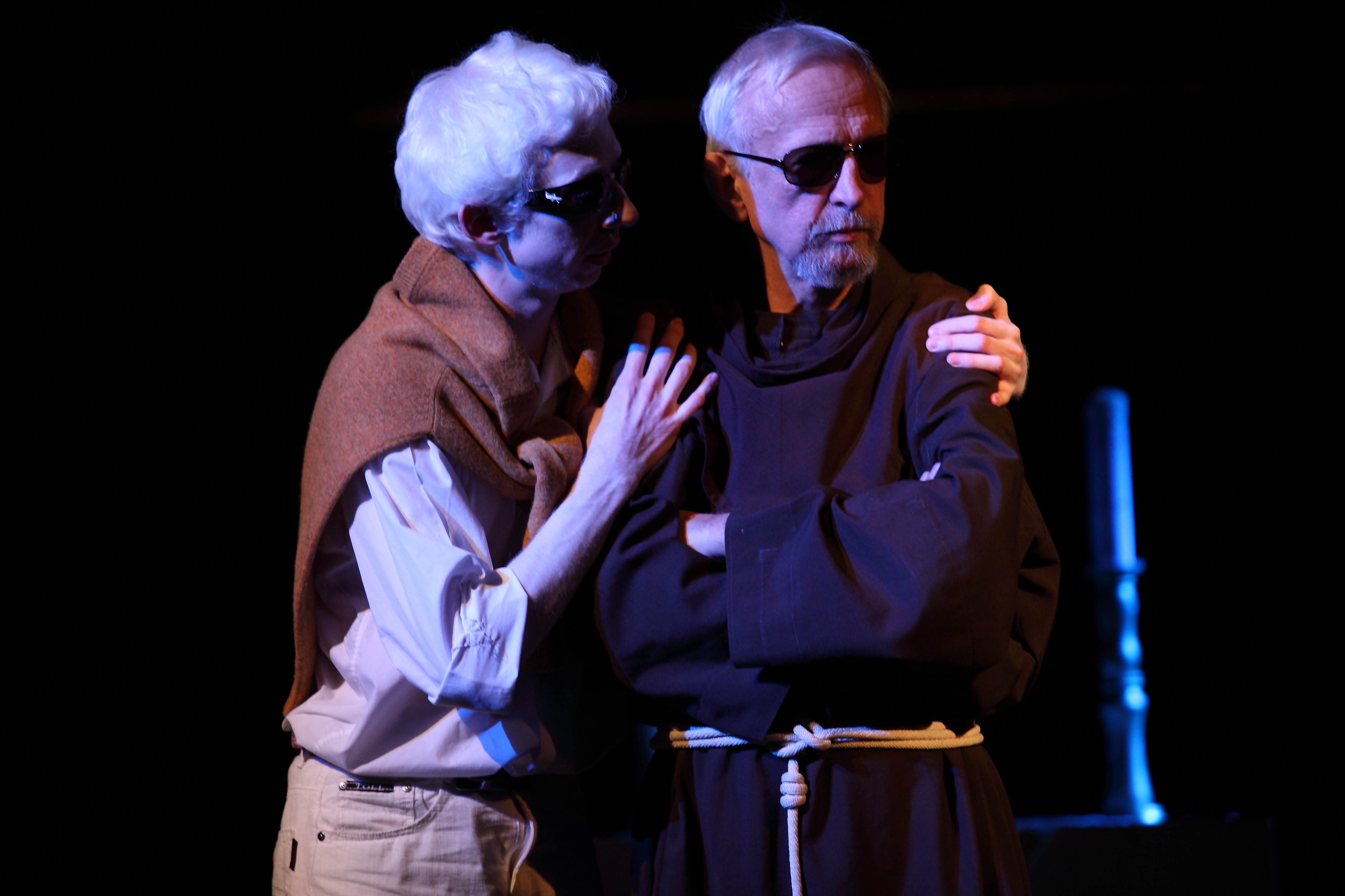 Shakespeare, William - Jozef Pražmári: Romeo a Júlia 2010, Divadlo Malá scéna STU, Bratislava, 2010 (foto č. 13 aj na č. 16 - na foto Jozef Pražmári, Slávo Sokol) foto: Zdenko Hanout, zdroj: Dokumentácia Divadelného ústavu