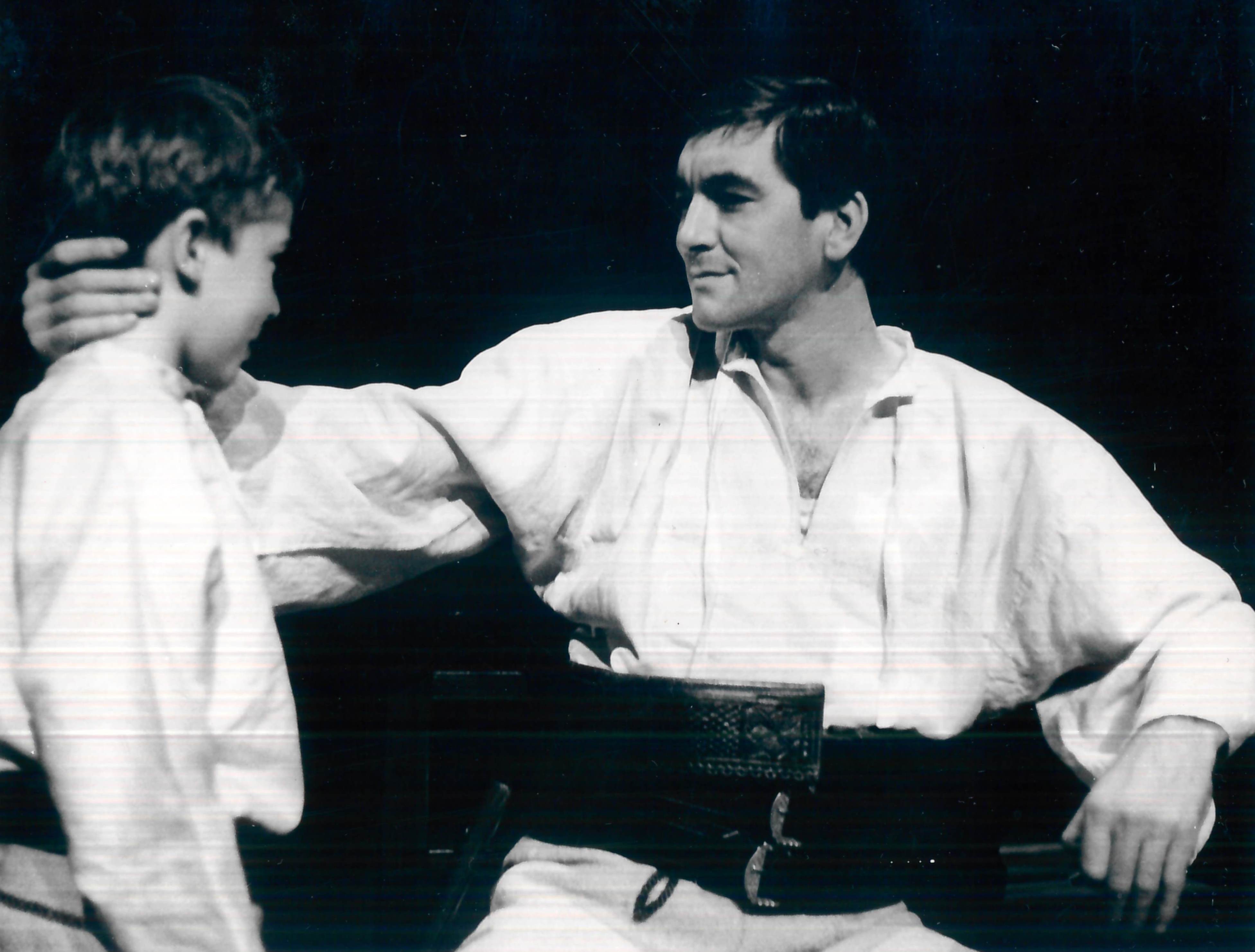 Ivan Stodola: Bačova žena (Slovenské národné divadlo, 1963), zľava Ján Zachar (Ondrejko), Štefan Kvietik (Mišo), foto: Jozef Vavro, zdroj foto Zbierka inscenácií DÚ