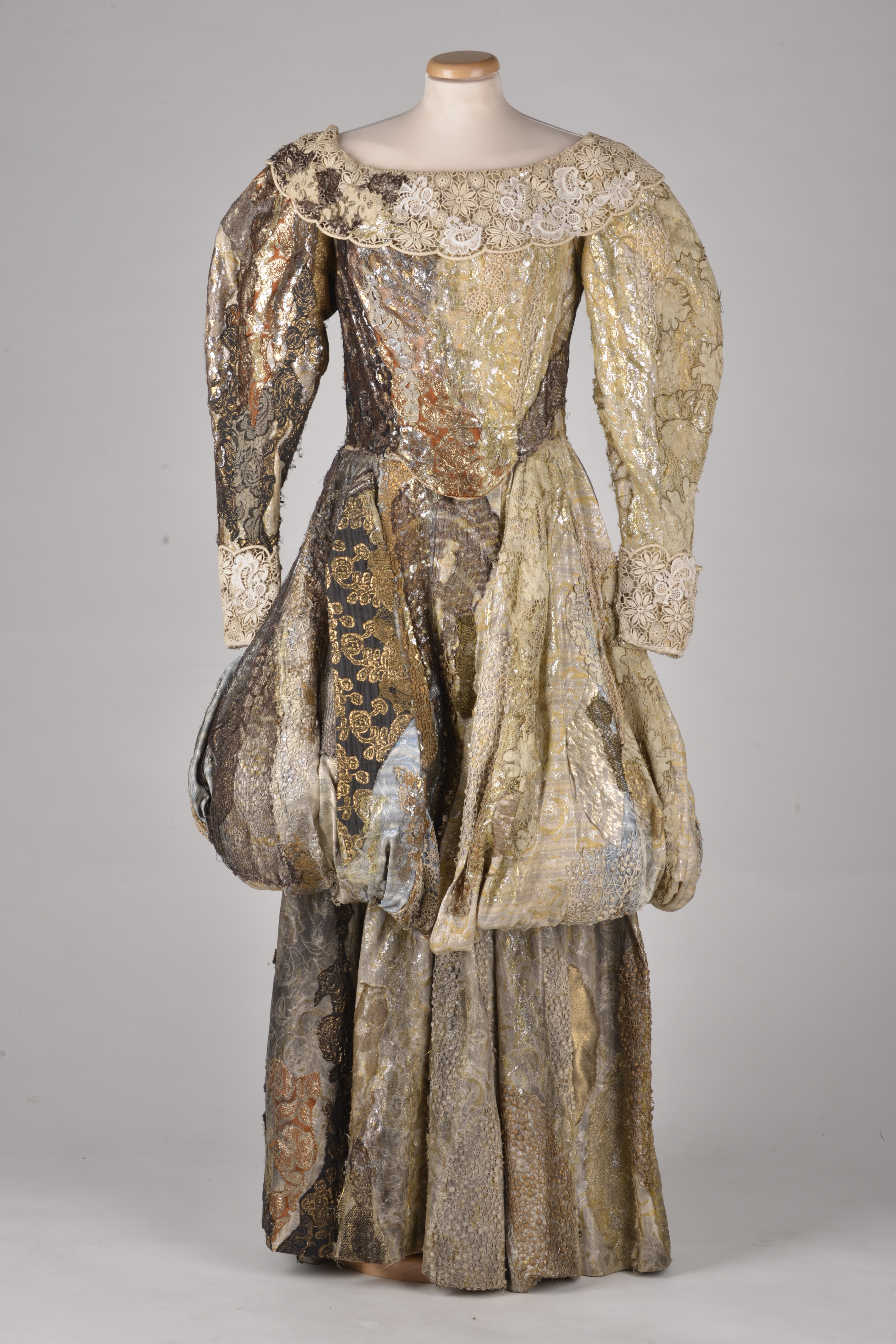 Peter Zvon: Tanec nad plačom