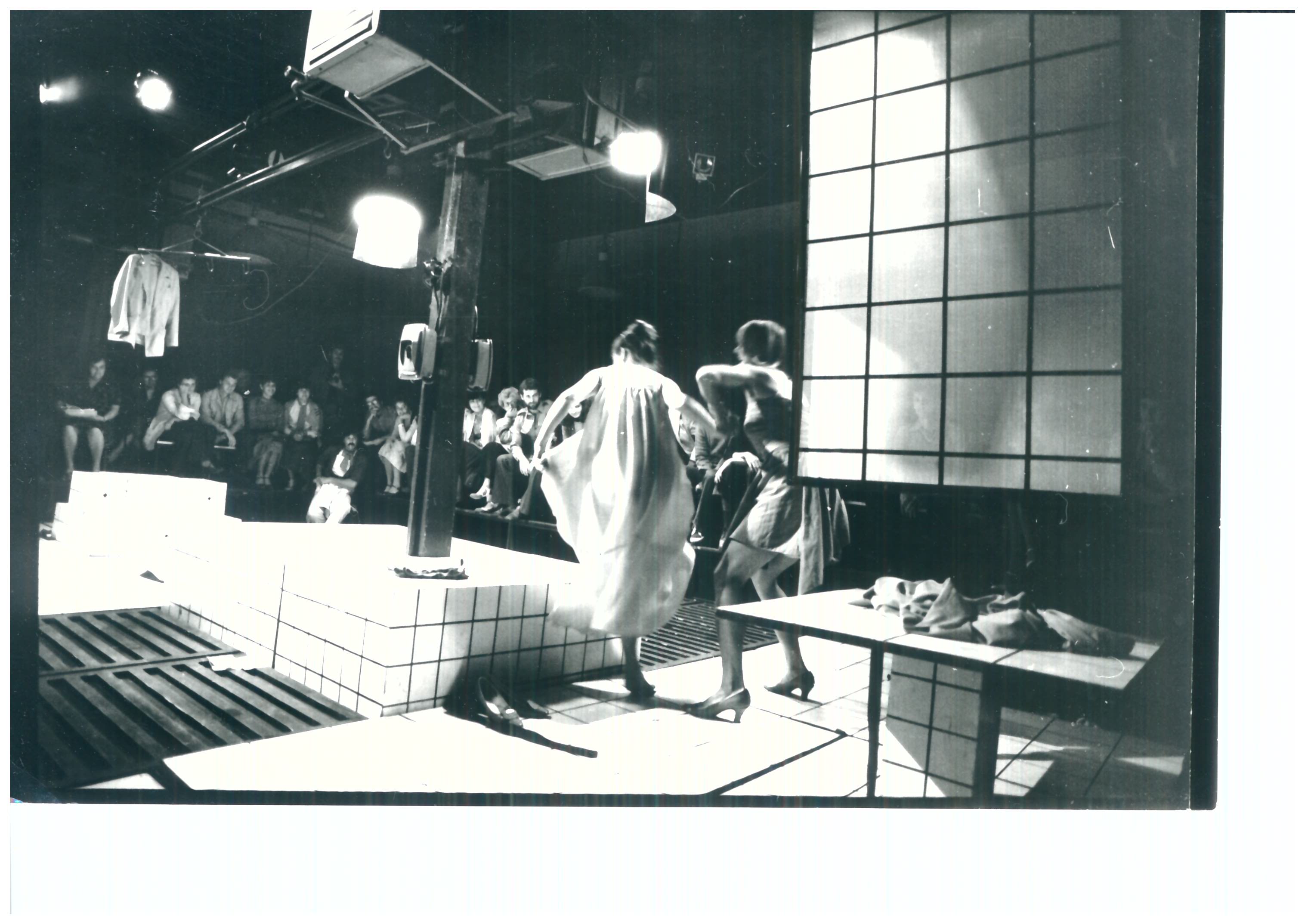 Ladislav Ballek: Pomocník, Divadlo Jonáša Záborského, Prešov, 1979, záber z inscenácie réžia: Jozef Pražmári, zdroj: Dokumentácia Divadelného ústavu