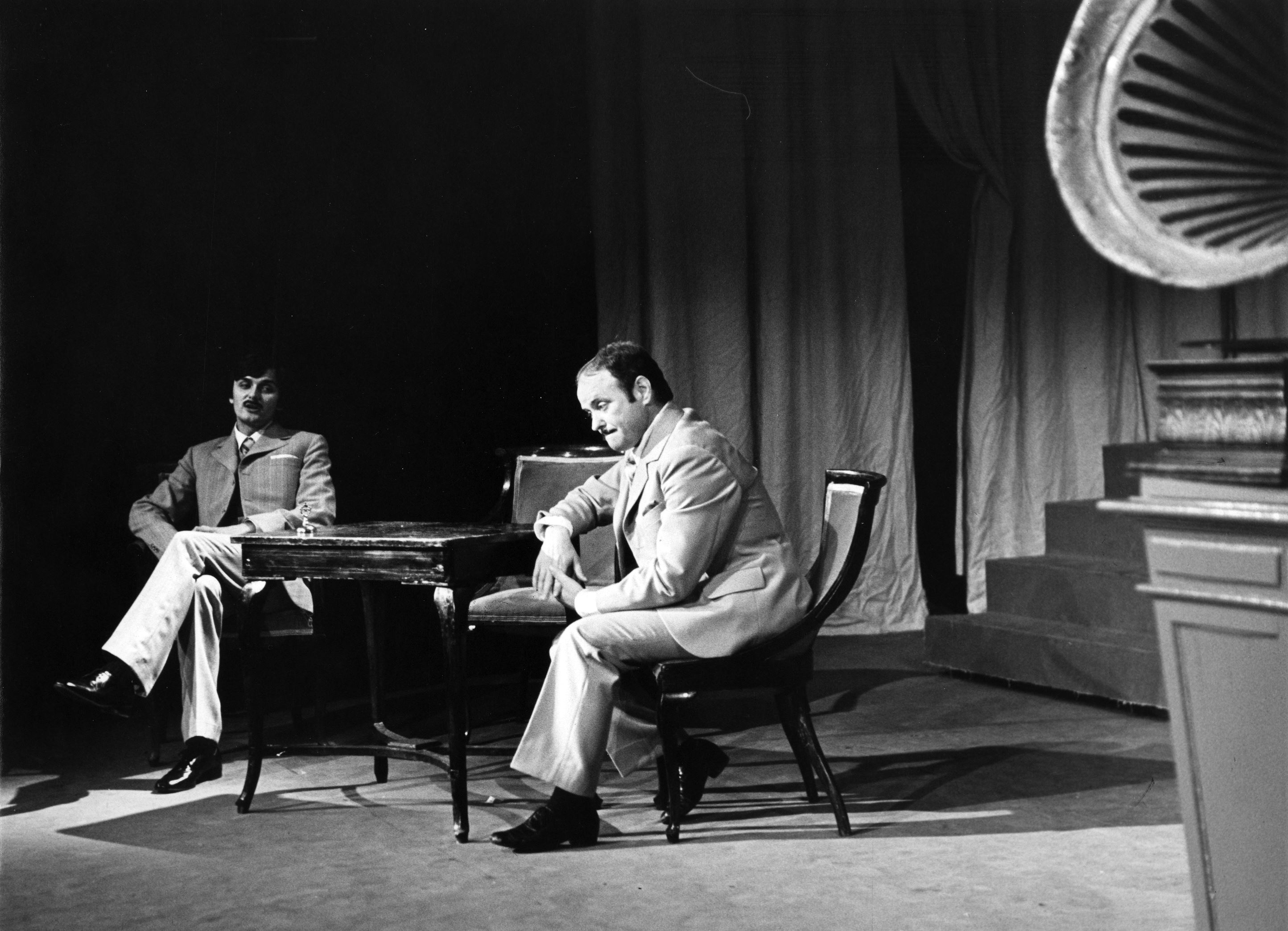 G. Natschinski: PRIATEĽ BUNBURY, premiéra 26. 6. 1979, réžia Peter J. Oravec, hudobné naštudovanie Zdeněk Macháček, zľava M. Danko, L. Miškovič