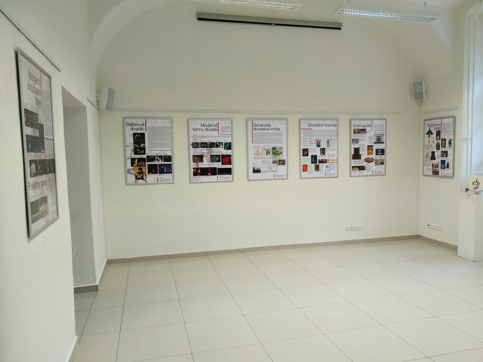 Výstava theatre.sk v priestoroch Slovenského inštitútu v Prahe 