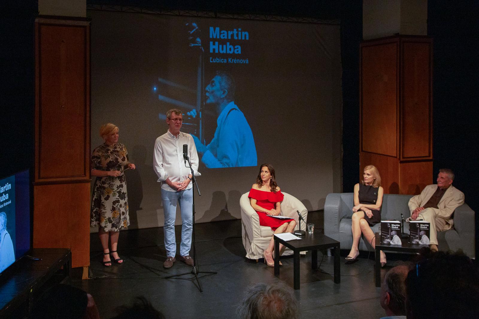 V Štúdiu 12 sme predstavili jednu z našich najnovších kníh MARTIN HUBA autorky Ľubice Krénovej. Diskusia priniesla nádherné a silné posolstvá a niesla sa spomienkami na herecké a režijné kreácie Martina Hubu.