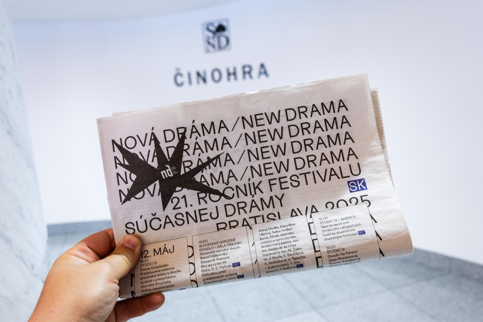 1. deň festivalu súčasnej drámy Nová dráma/New Drama 2025: slávnostné otvorenie