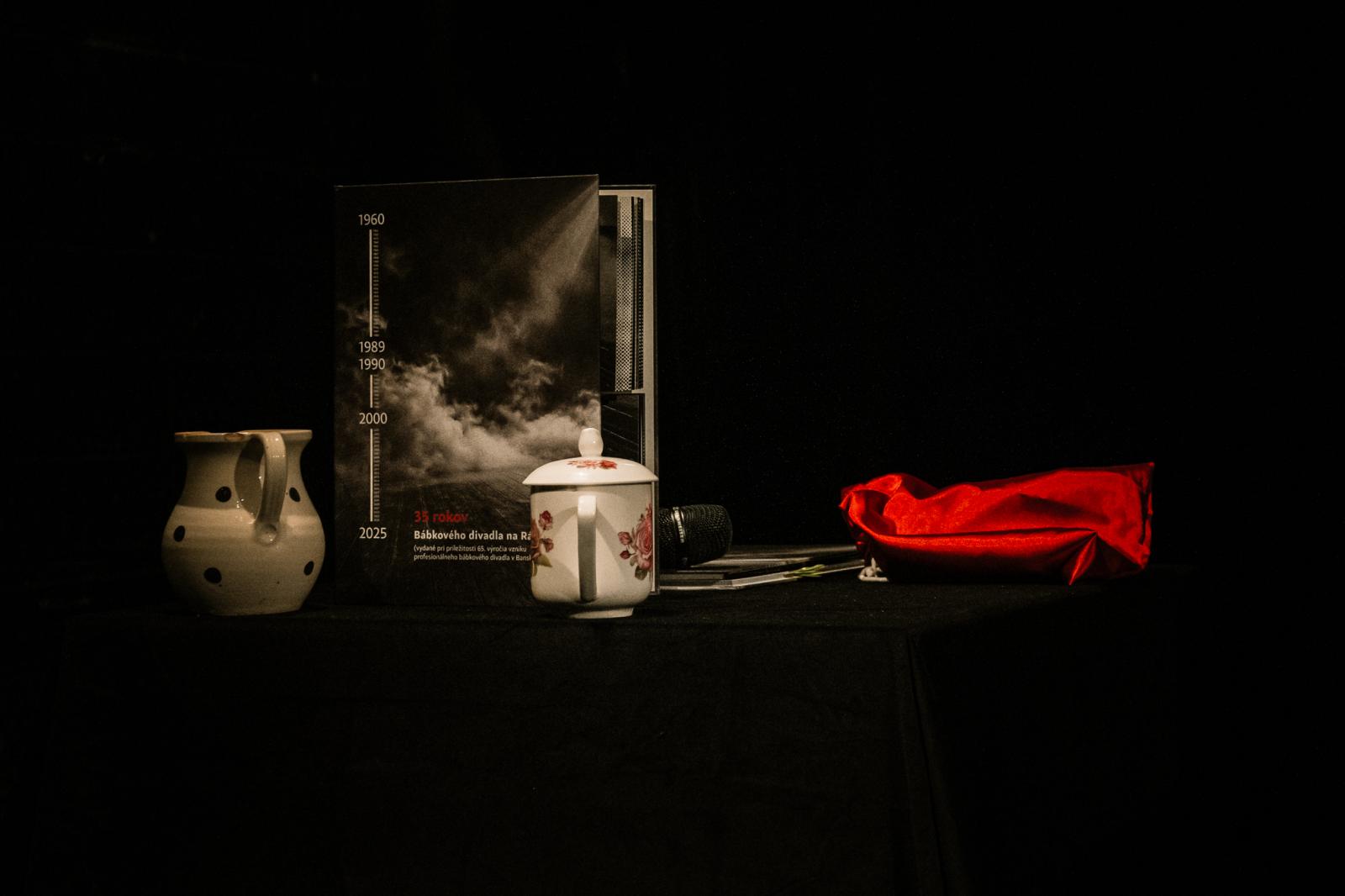 KRST KNIHY 35 ROKOV BÁBKOVÉHO DIVADLA NA RÁZCESTÍ