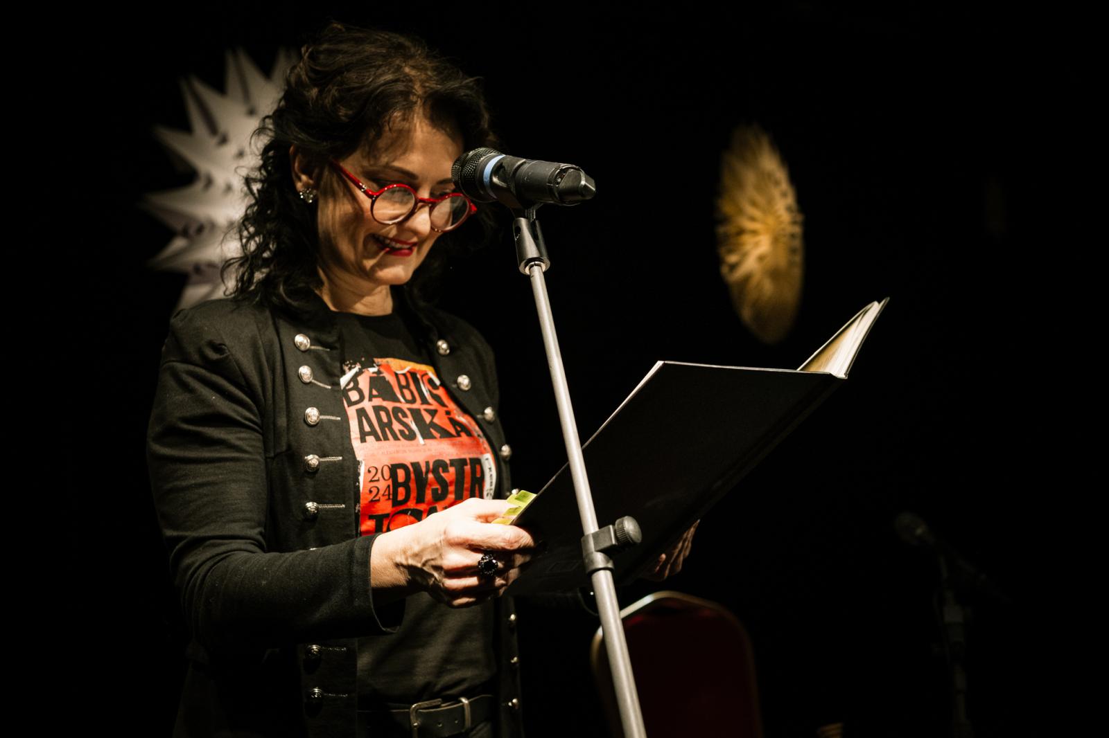 KRST KNIHY 35 ROKOV BÁBKOVÉHO DIVADLA NA RÁZCESTÍ