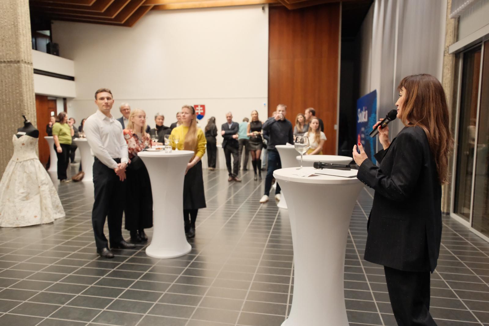 Výstava venovaná tvorbe Milana Čorbu v Londýne