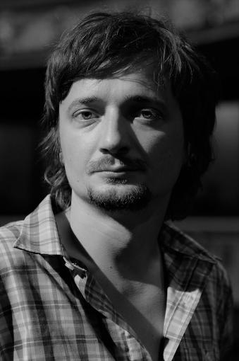 Dnes zomrel herec a hudobník Daniel Heriban vo veku 43 rokov.