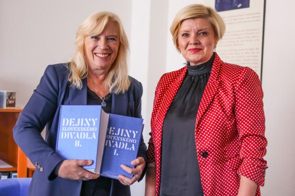 Slávnostný podpis Memoranda o spolupráci medzi Divadelným ústavom a Fakultou masmédií Paneurópskej vysokej školy