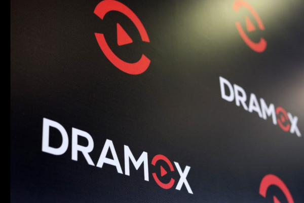 Zažite Noc divadiel aj doma. Dramox.sk je partnerom Noci divadiel